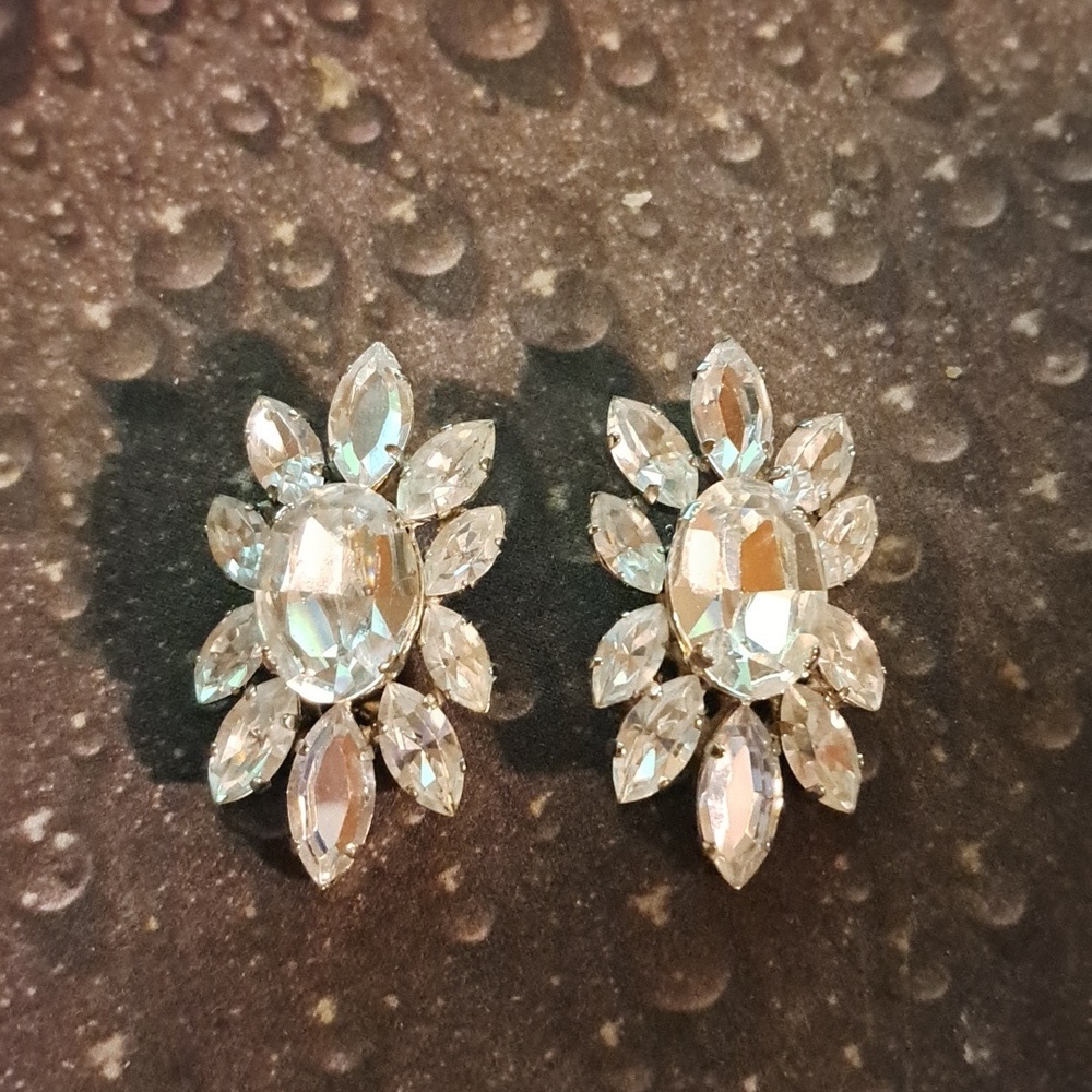 Vintage Silvertone Clear Rhinestone Clip Earrings